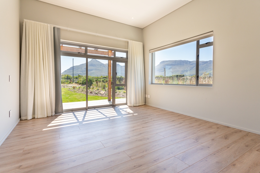4 Bedroom Property for Sale in Lake Michelle Western Cape